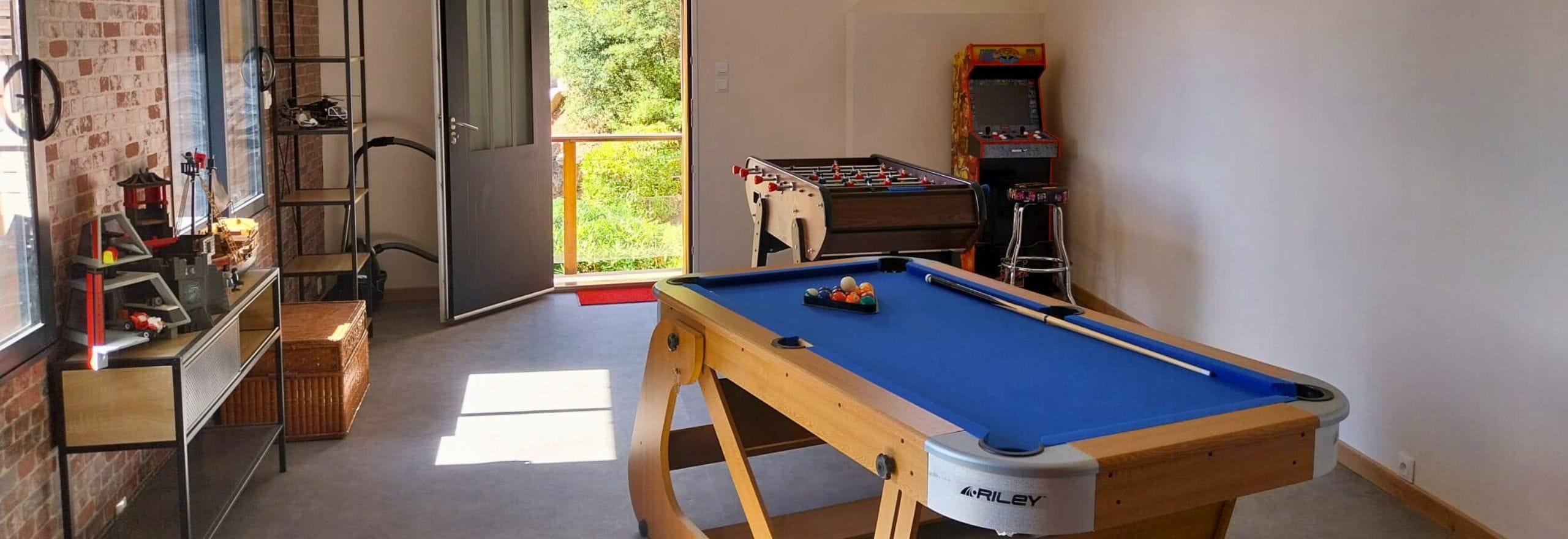 Salle de jeux villa billard baby-foot salle de jeux villa billard baby-foot